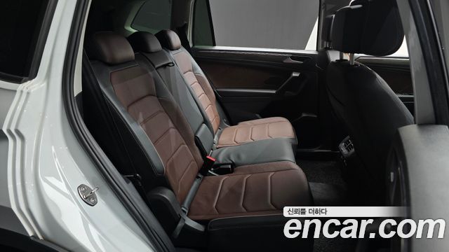 Volkswagen Tiguan Allspace 2.0 TSI Prestige 2023 — фото 11
