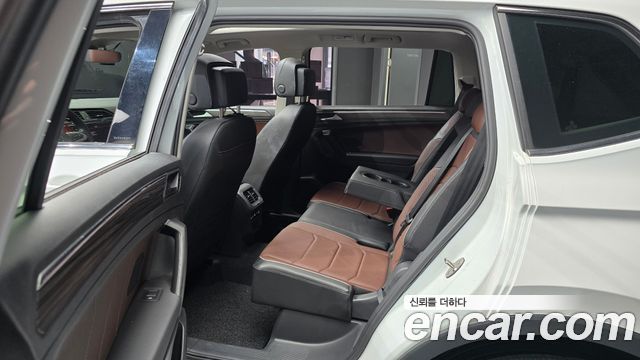 Volkswagen Tiguan Allspace 2.0 TSI Prestige 2023 — фото 12