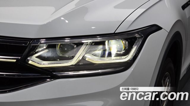 Volkswagen Tiguan Allspace 2.0 TSI Prestige 2023 — фото 22