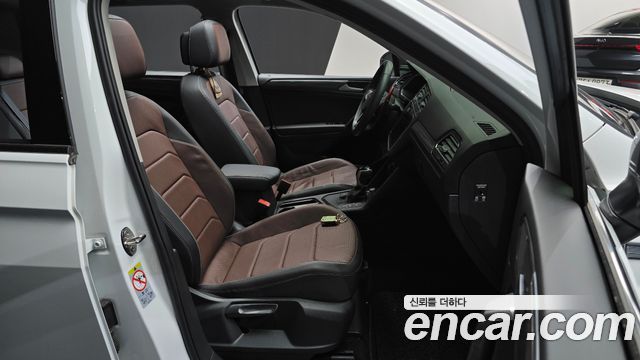 Volkswagen Tiguan Allspace 2.0 TSI Prestige 2023 — фото 26