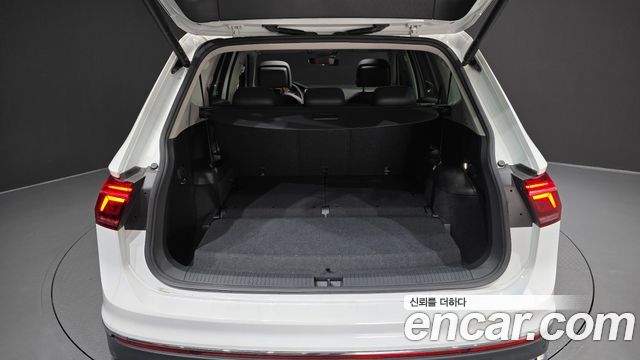 Volkswagen Tiguan Allspace 2.0 TSI Prestige 2023 — фото 38