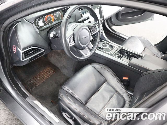 Jaguar XE 20d Perstige AWD 2018 — фото 9