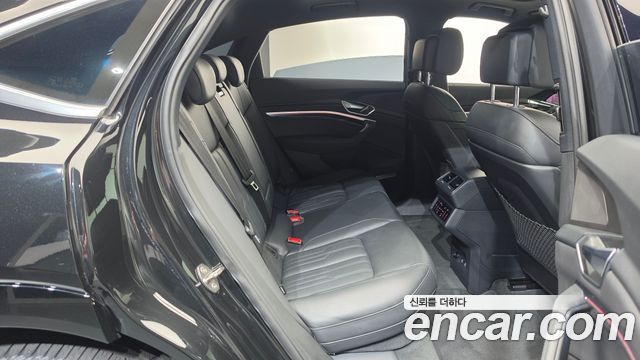 Audi e-tron 55 Quattro Sportback 2022 — фото 11