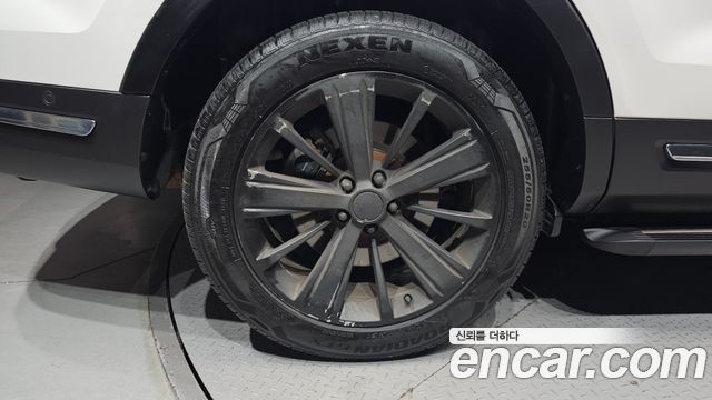 Ford Explorer 2.3 Limited 4WD 5th 2019 — фото 5