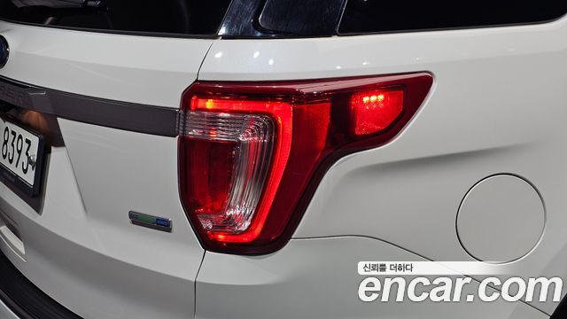 Ford Explorer 2.3 Limited 4WD 5th 2019 — фото 23