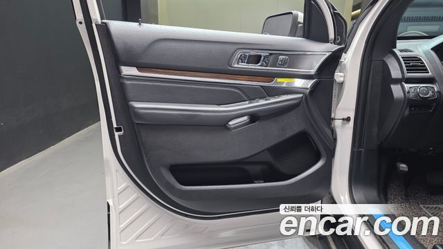 Ford Explorer 2.3 Limited 4WD 5th 2019 — фото 24