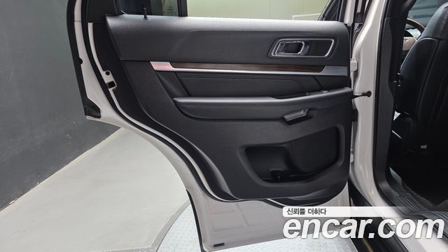 Ford Explorer 2.3 Limited 4WD 5th 2019 — фото 25