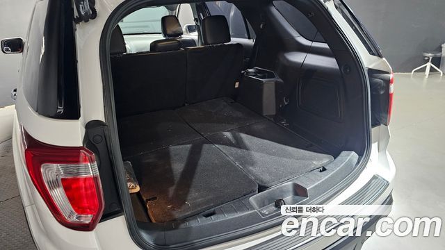 Ford Explorer 2.3 Limited 4WD 5th 2019 — фото 31