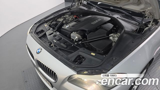 BMW 5 Series (F10) 528i 2011 — фото 6