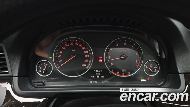 BMW 5 Series (F10) 528i 2011 — фото 8
