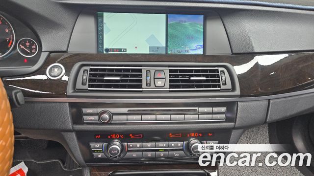 BMW 5 Series (F10) 528i 2011 — фото 16