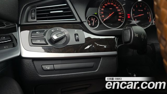 BMW 5 Series (F10) 528i 2011 — фото 18