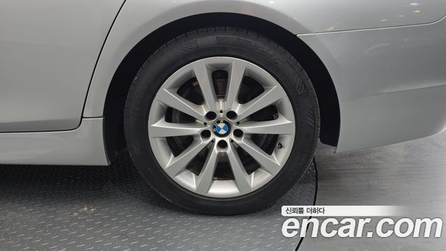 BMW 5 Series (F10) 528i 2011 — фото 21