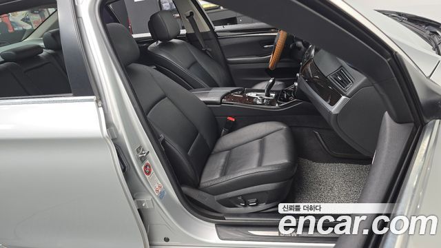 BMW 5 Series (F10) 528i 2011 — фото 26