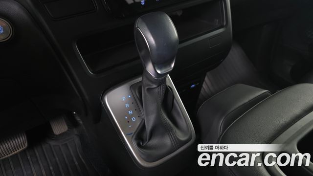 Hyundai Staria Tourer 11-Seater Modern 2024 — фото 9