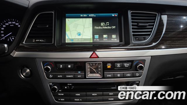 Genesis G80 3.3 GDI AWD Luxury 2018 — фото 16