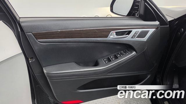 Genesis G80 3.3 GDI AWD Luxury 2018 — фото 30