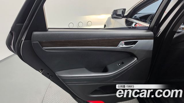 Genesis G80 3.3 GDI AWD Luxury 2018 — фото 31
