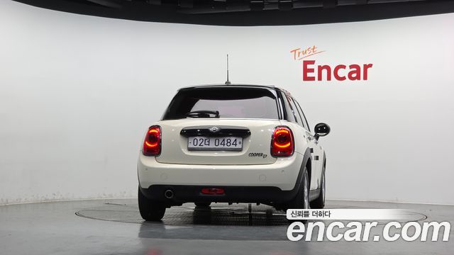 MINI Cooper D 5Door Mid 3rd 2016 — фото 4