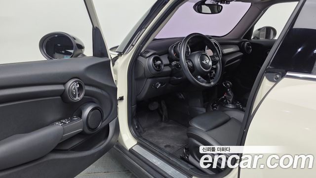 MINI Cooper D 5Door Mid 3rd 2016 — фото 10