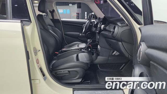 MINI Cooper D 5Door Mid 3rd 2016 — фото 11