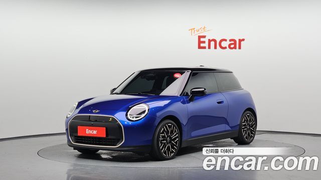 MINI Cooper Electric (IV) SE Favoured 2024 — фото 1