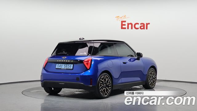 MINI Cooper Electric (IV) SE Favoured 2024 — фото 2