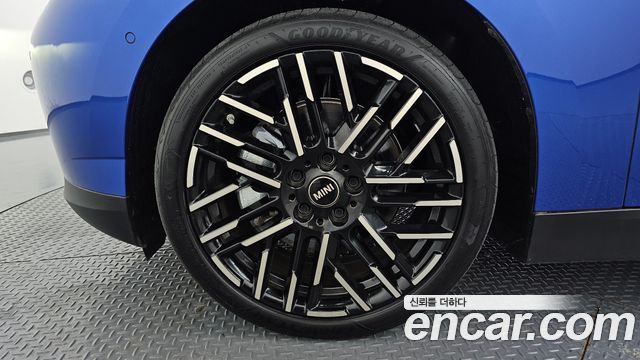 MINI Cooper Electric (IV) SE Favoured 2024 — фото 5