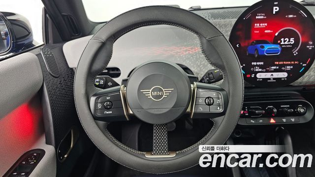 MINI Cooper Electric (IV) SE Favoured 2024 — фото 13