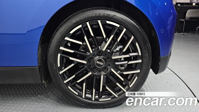 MINI Cooper Electric (IV) SE Favoured 2024 — фото 21