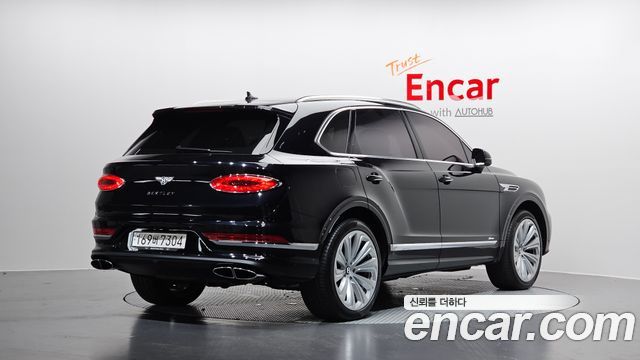 Bentley Bentayga 4.0 V8 Azure 2023 — фото 2