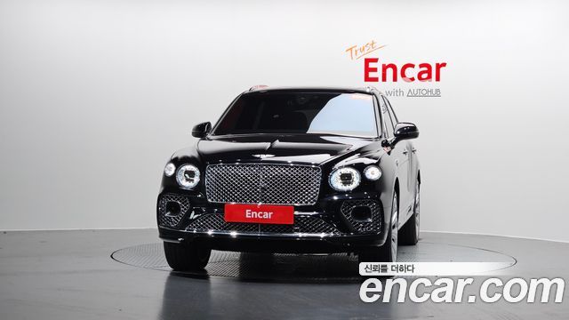 Bentley Bentayga 4.0 V8 Azure 2023 — фото 3