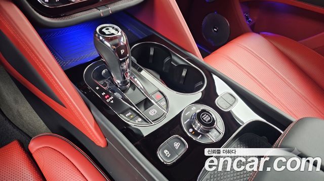 Bentley Bentayga 4.0 V8 Azure 2023 — фото 9