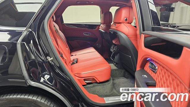 Bentley Bentayga 4.0 V8 Azure 2023 — фото 15