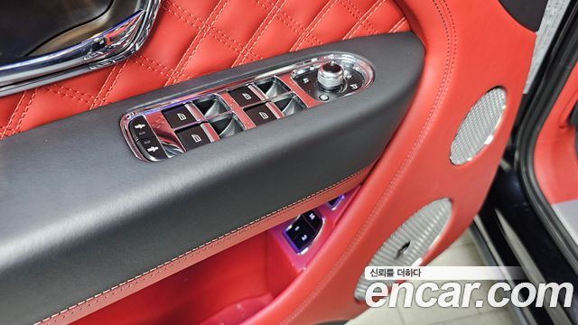 Bentley Bentayga 4.0 V8 Azure 2023 — фото 35