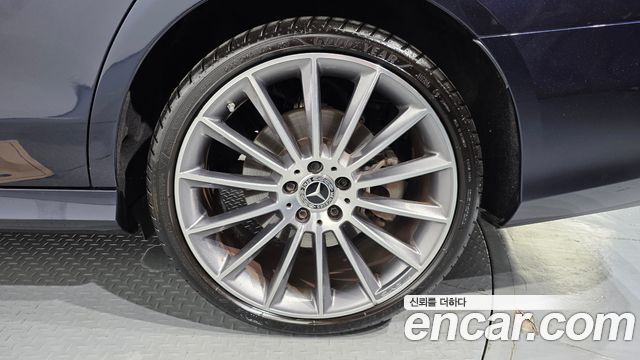 Mercedes-Benz E-Class (W213) E350 4MATIC AMG Line 2022 — фото 21