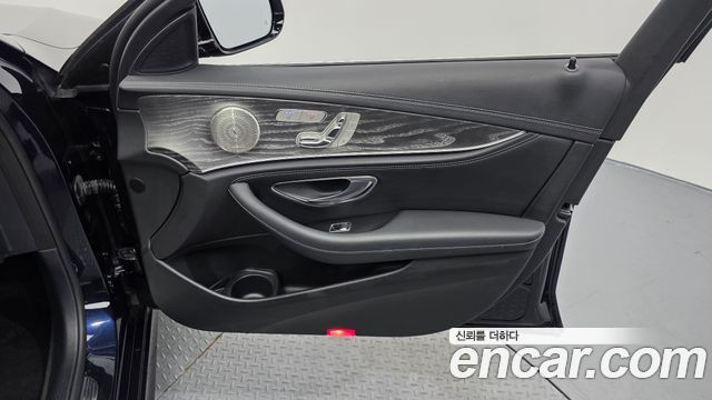 Mercedes-Benz E-Class (W213) E350 4MATIC AMG Line 2022 — фото 25