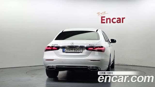 Mercedes-Benz E-Class (W213) E220d 4MATIC Exclusive 2021 — фото 4