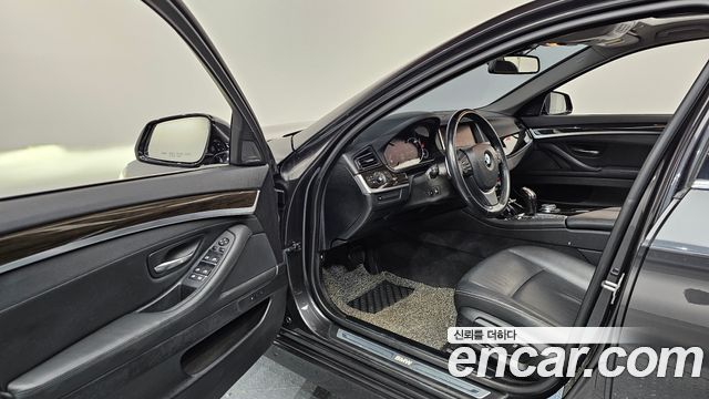 BMW 5 Series (F10) 528i xDrive Luxury 2015 — фото 10