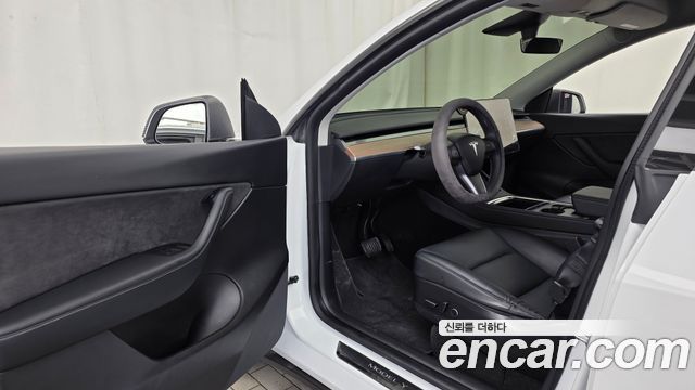 Tesla Model Y Long Range AWD 2021 — фото 10