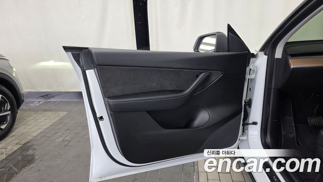 Tesla Model Y Long Range AWD 2021 — фото 24