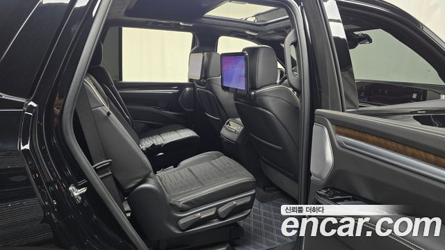 Cadillac Escalade (V) 6.2 Sports Platinum 2025 — фото 11