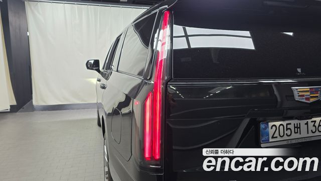 Cadillac Escalade (V) 6.2 Sports Platinum 2025 — фото 23