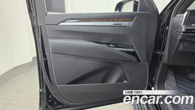 Cadillac Escalade (V) 6.2 Sports Platinum 2025 — фото 24