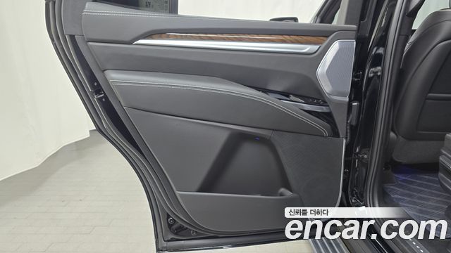 Cadillac Escalade (V) 6.2 Sports Platinum 2025 — фото 25