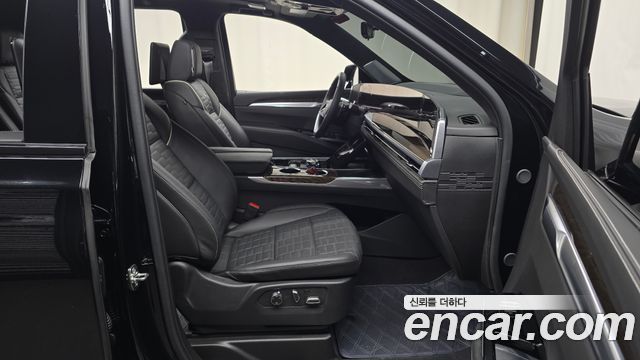 Cadillac Escalade (V) 6.2 Sports Platinum 2025 — фото 26