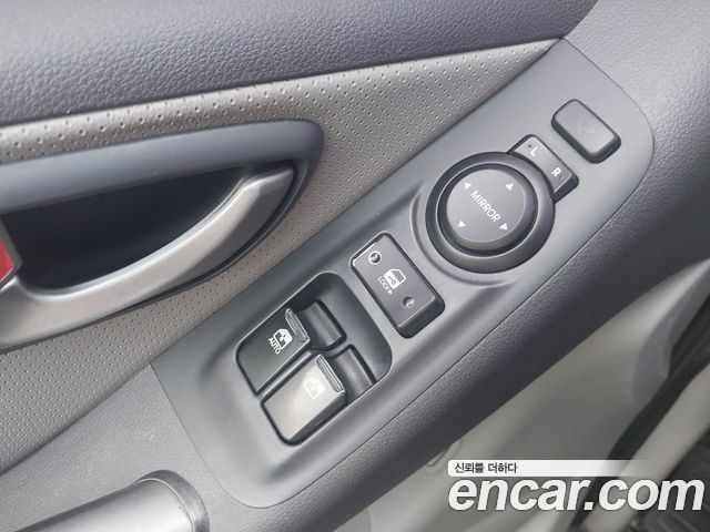 Hyundai Grand Starex Van 3-Seater Smart 2021 — фото 19