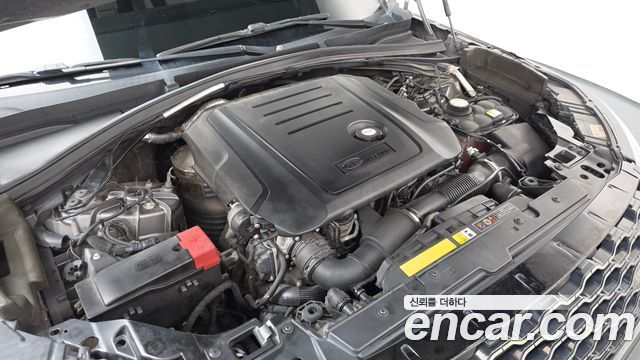 Land Rover Range Rover Velar 2.0 D240 R-Dynamic SE 2018 — фото 6