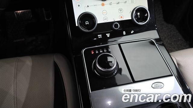 Land Rover Range Rover Velar 2.0 D240 R-Dynamic SE 2018 — фото 9