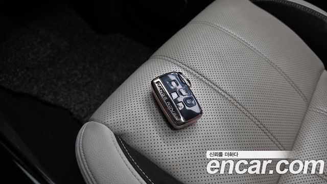 Land Rover Range Rover Velar 2.0 D240 R-Dynamic SE 2018 — фото 16